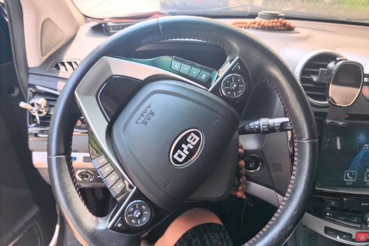 Used BYD S7 2015 2.0T Automatic Flagship Edition Steering Wheel