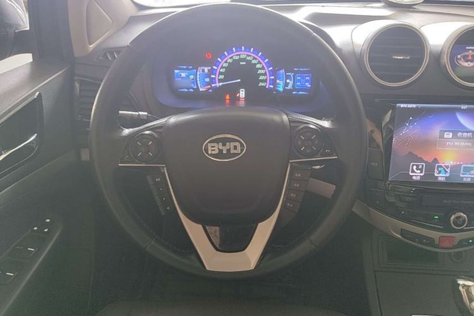 Used BYD S7 2015 2.0T Upgraded Automatic Luxury Version Steering Wheel
