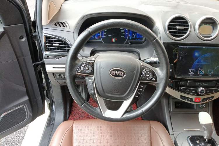 Used BYD S7 2015 2.0T Upgraded Automatic Luxury Version Steering Wheel