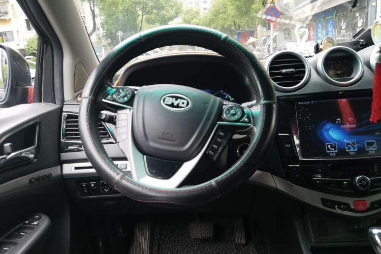 Used BYD S7 2015 2.0T Automatic Flagship Edition Steering Wheel