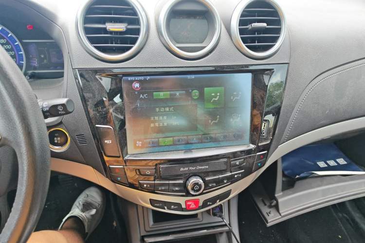 Used BYD S7 2015 1.5T Upgraded Manual Luxury Model Audio And AC Panel
