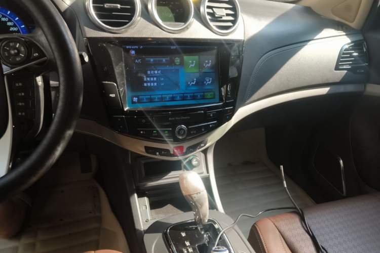 Used BYD S7 2015 2.0T Upgraded Automatic Luxury Version Audio And AC Panel