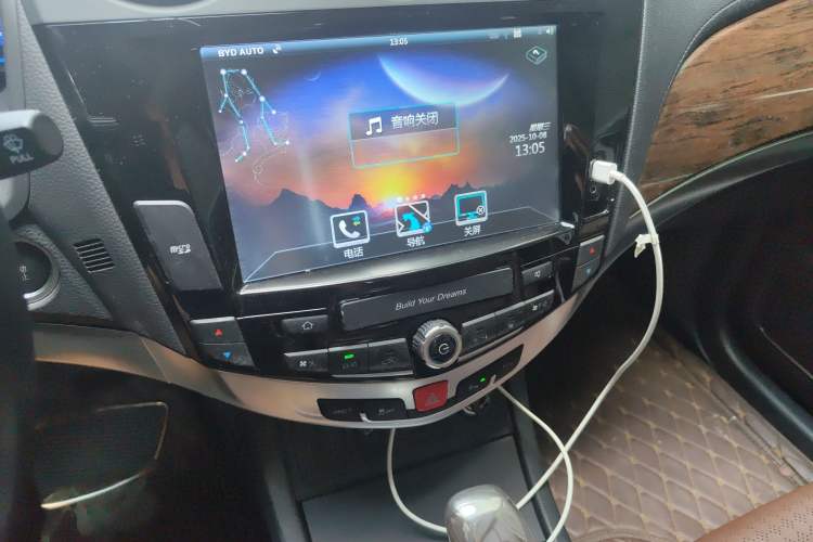 Used BYD S7 2015 2.0T Automatic Prestige Model Audio And AC Panel