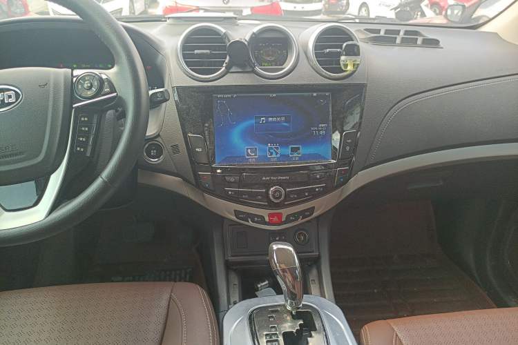 Used BYD S7 2015 2.0T Upgraded Automatic Flagship Version Audio And AC Panel
