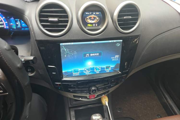 Used BYD S7 2015 2.0T Automatic Prestige Model Audio And AC Panel