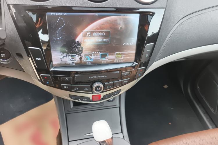 Used BYD S7 2015 2.0T Upgraded Automatic Luxury Version Audio And AC Panel