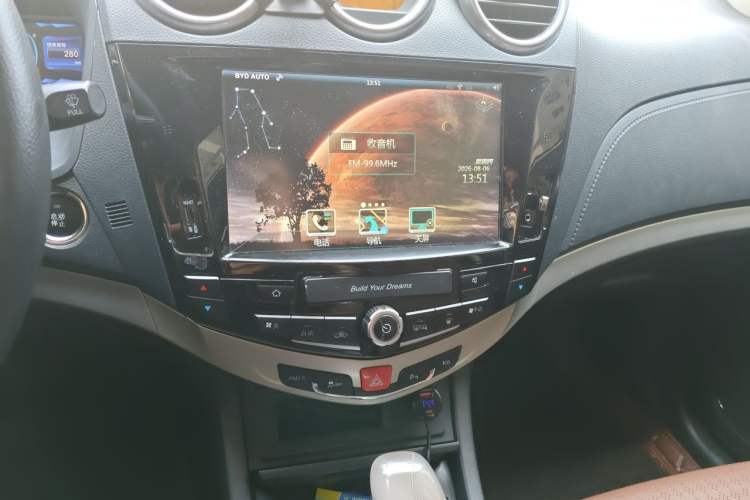 Used BYD S7 2015 2.0T Upgraded Automatic Luxury Version Audio And AC Panel