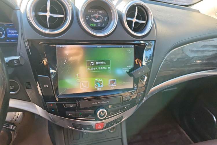 Used BYD S7 2015 2.0T Upgraded Automatic Luxury Version Audio And AC Panel