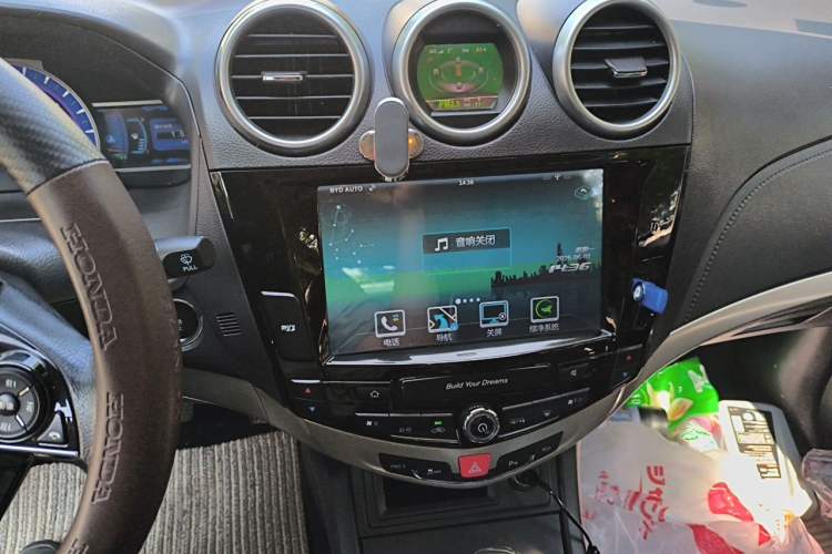 Used BYD S7 2015 2.0T Upgraded Automatic Luxury Version Audio And AC Panel