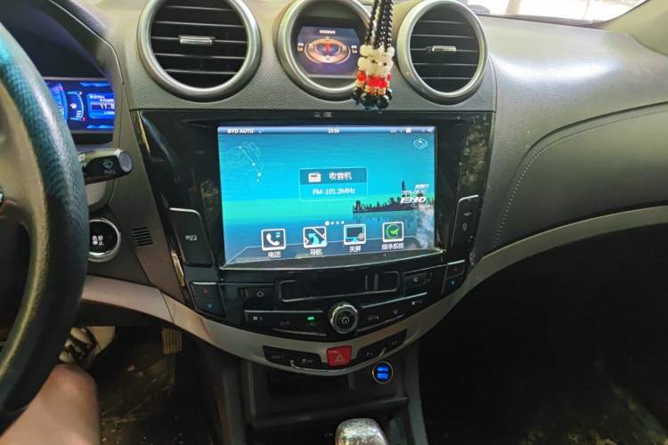 Used BYD S7 2015 2.0T Automatic Prestige Model Audio And AC Panel