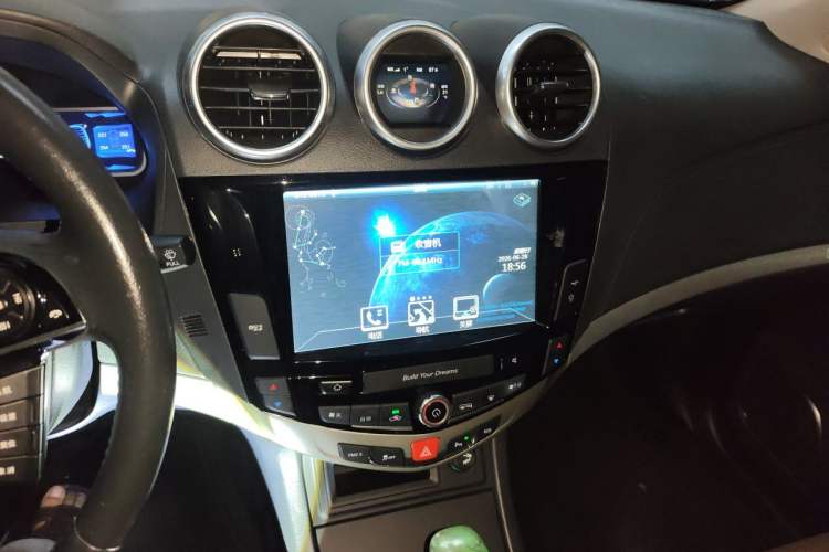 Used BYD S7 2015 2.0T Upgraded Automatic Luxury Version Audio And AC Panel