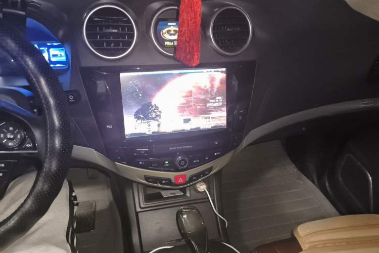 Used BYD S7 2015 2.0T Upgraded Automatic Luxury Version Audio And AC Panel