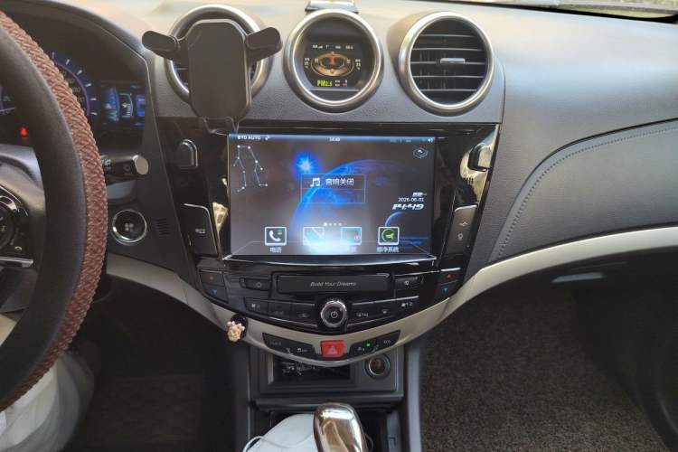 Used BYD S7 2015 2.0T Upgraded Automatic Luxury Version Audio And AC Panel