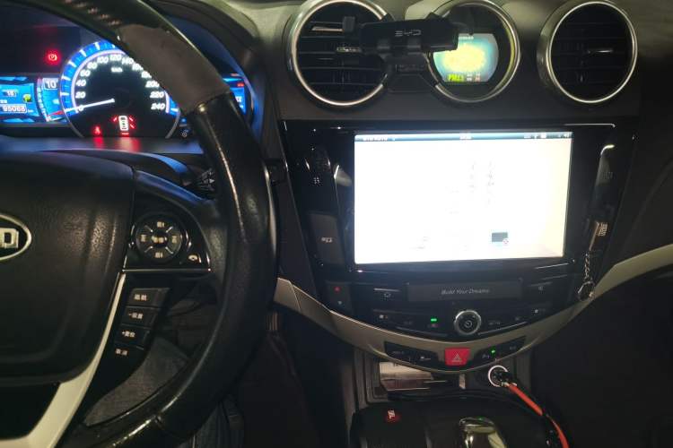 Used BYD S7 2015 2.0T Upgraded Automatic Luxury Version Audio And AC Panel