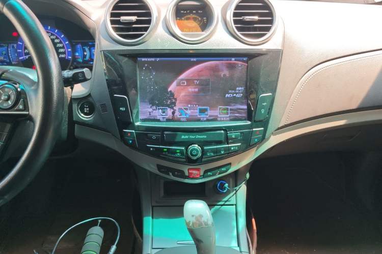 Used BYD S7 2015 2.0T Automatic Prestige Model Audio And AC Panel