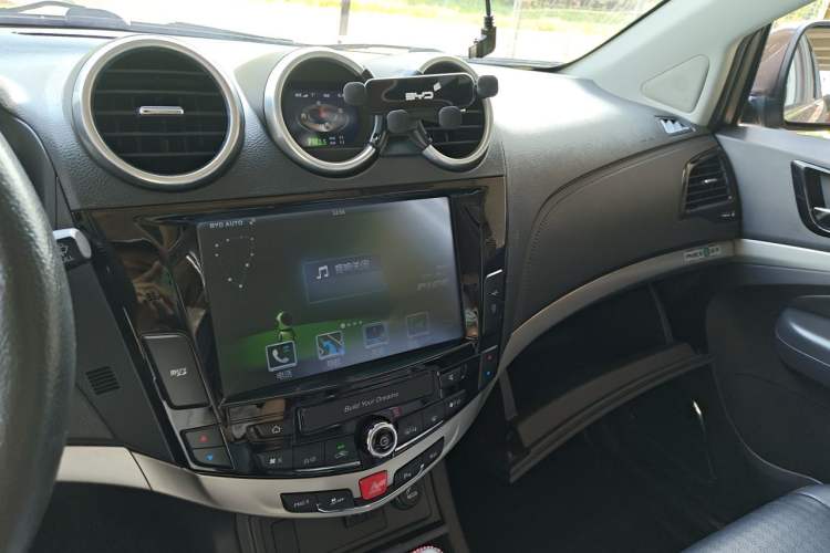 Used BYD S7 2015 2.0T Automatic Flagship Edition Audio And AC Panel