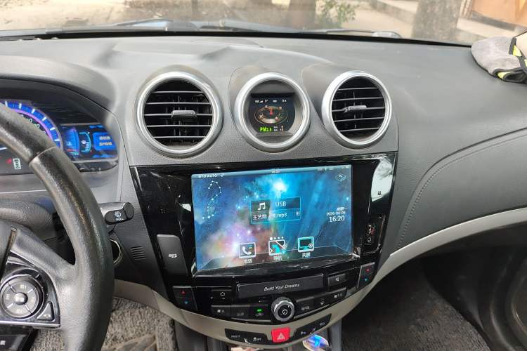 Used BYD S7 2015 2.0T Upgraded Automatic Luxury Version Audio And AC Panel