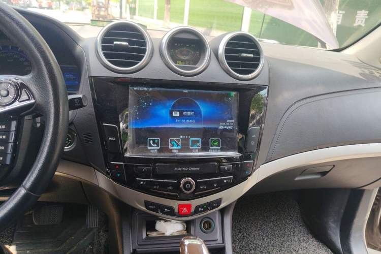 Used BYD S7 2015 2.0T Upgraded Automatic Luxury Version Audio And AC Panel