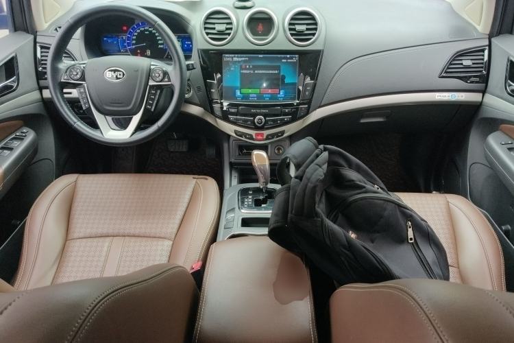 Used BYD S7 2015 2.0T Upgraded Automatic Luxury Version Center Console
