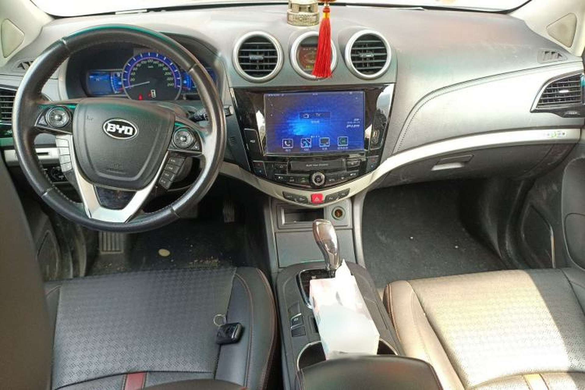 Used BYD S7 2015 2.0T Automatic Prestige Model Center Console
