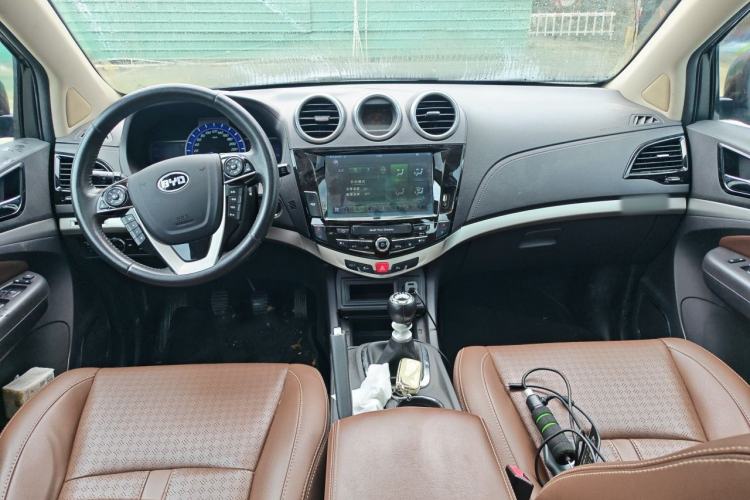 Used BYD S7 2015 1.5T Upgraded Manual Luxury Model Center Console