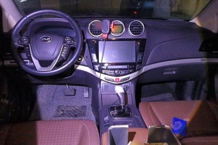 Used BYD S7 2015 2.0T Upgraded Automatic Flagship Version Center Console