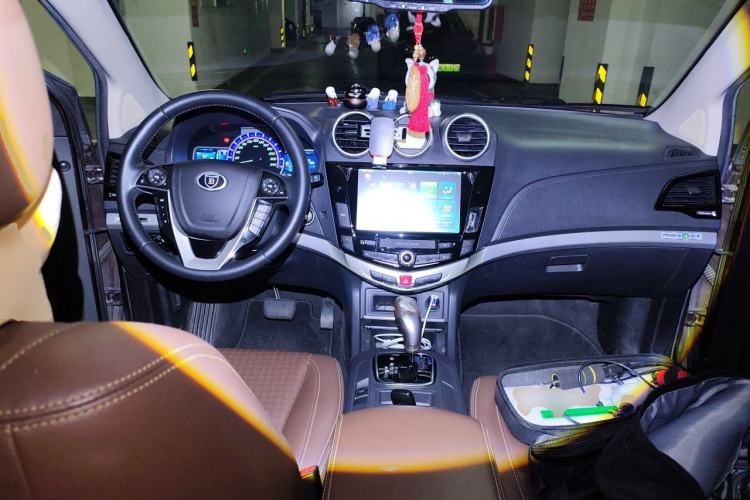Used BYD S7 2015 2.0T Upgraded Automatic Luxury Version Center Console