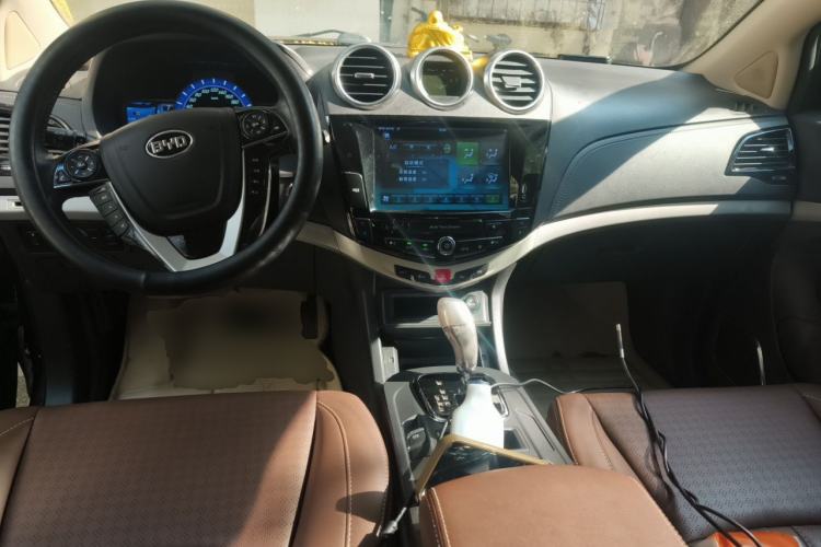Used BYD S7 2015 2.0T Upgraded Automatic Luxury Version Center Console
