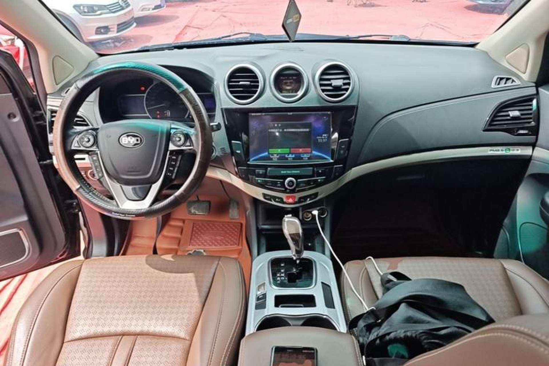 Used BYD S7 2015 2.0T Upgraded Automatic Luxury Version Center Console