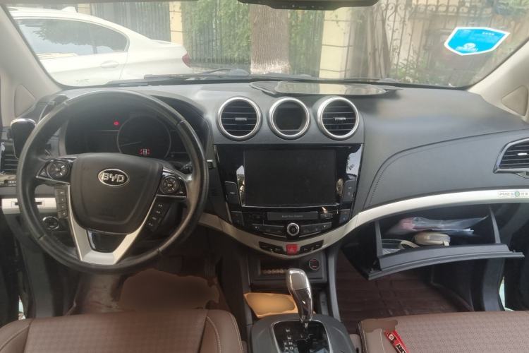 Used BYD S7 2015 2.0T Upgraded Automatic Luxury Version Center Console