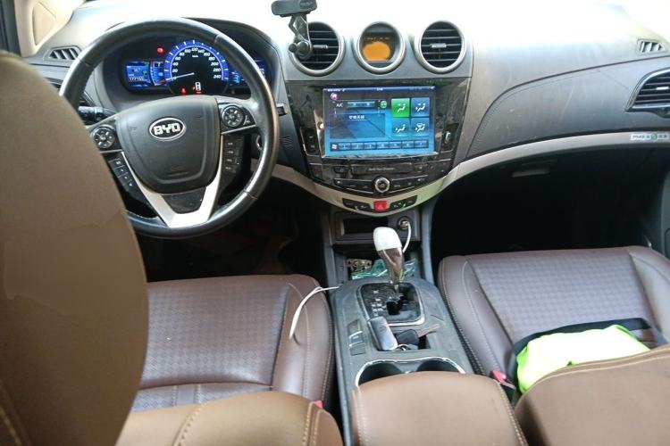 Used BYD S7 2015 2.0T Upgraded Automatic Luxury Version Center Console