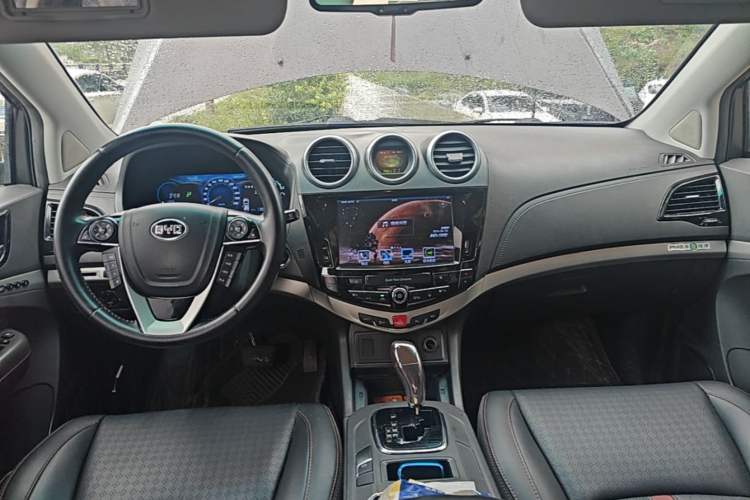 Used BYD S7 2015 2.0T Automatic Flagship Edition Center Console