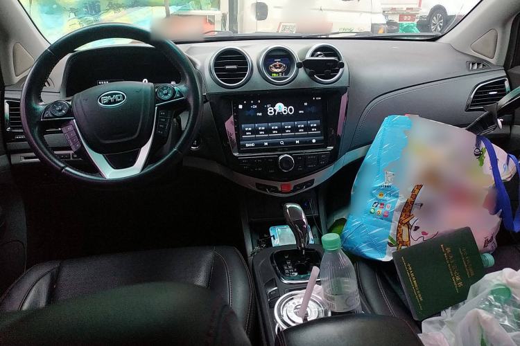 Used BYD S7 2015 2.0T Automatic Flagship Edition Center Console