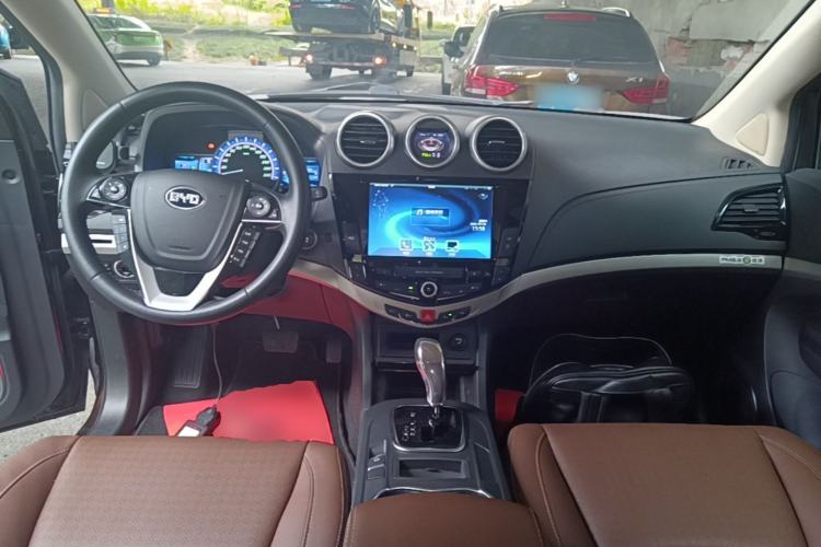 Used BYD S7 2015 2.0T Upgraded Automatic Luxury Version Center Console