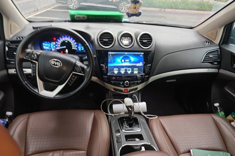 Used BYD S7 2015 2.0T Upgraded Automatic Luxury Version Center Console