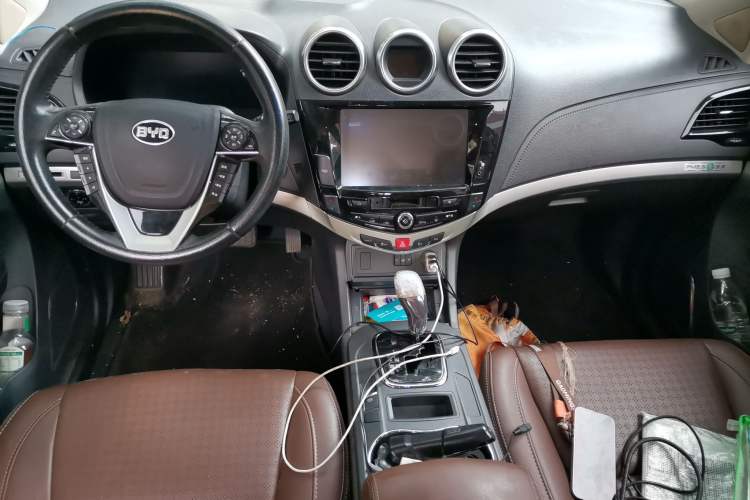 Used BYD S7 2015 2.0T Upgraded Automatic Flagship Version Center Console