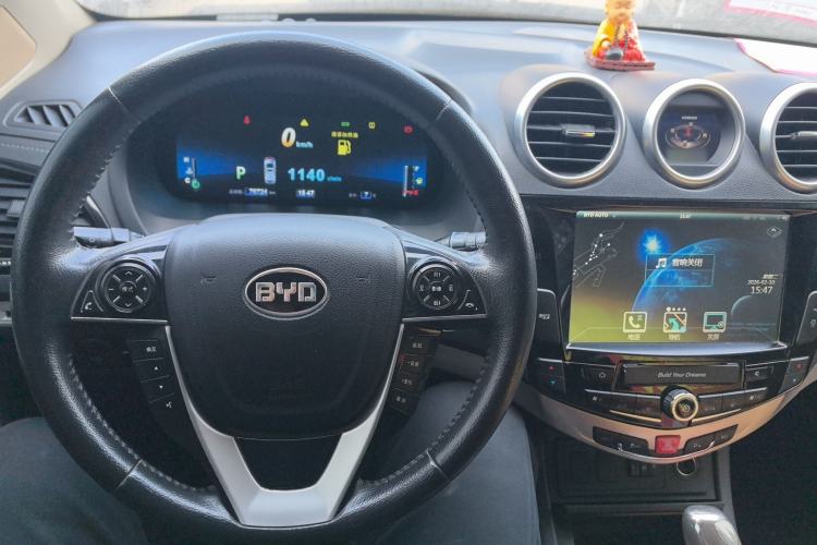 Used BYD S7 2015 2.0T Upgraded Automatic Flagship Version Center Console