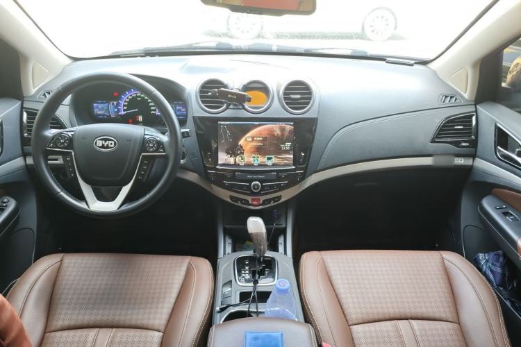 Used BYD S7 2015 2.0T Upgraded Automatic Luxury Version Center Console