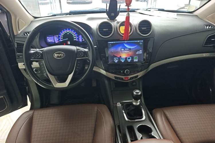 Used BYD S7 2015 1.5T Upgraded Manual Luxury Model Center Console