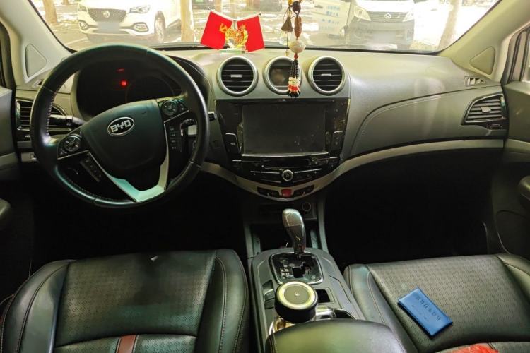 Used BYD S7 2015 2.0T Automatic Prestige Model Center Console