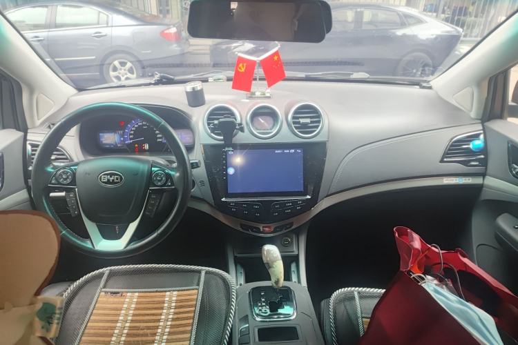 Used BYD S7 2015 2.0T Automatic Prestige Model Center Console