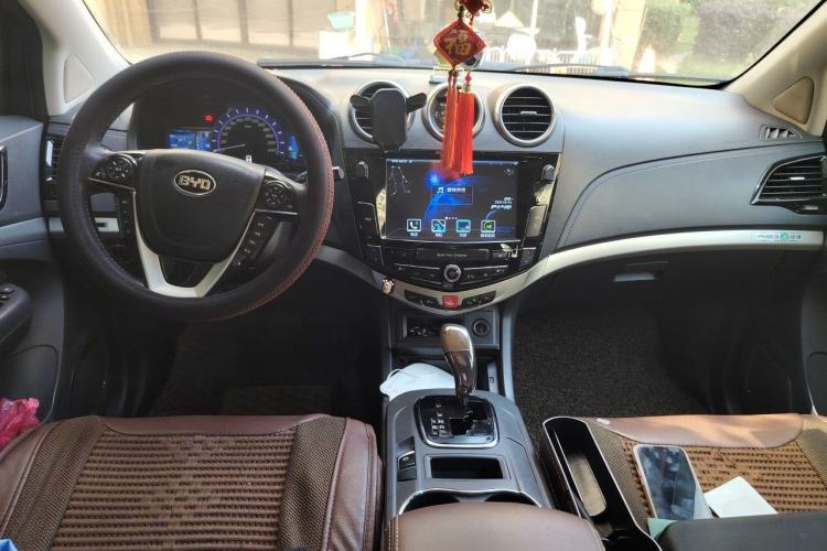Used BYD S7 2015 2.0T Upgraded Automatic Luxury Version Center Console