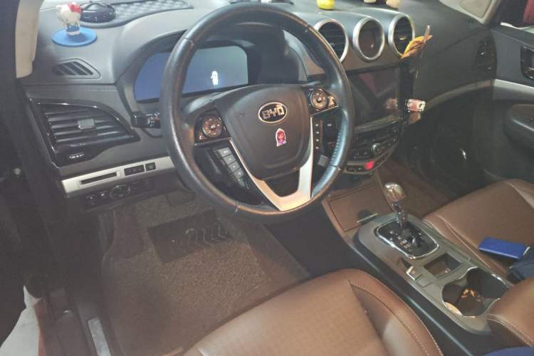 Used BYD S7 2015 2.0T Upgraded Automatic Flagship Version Center Console