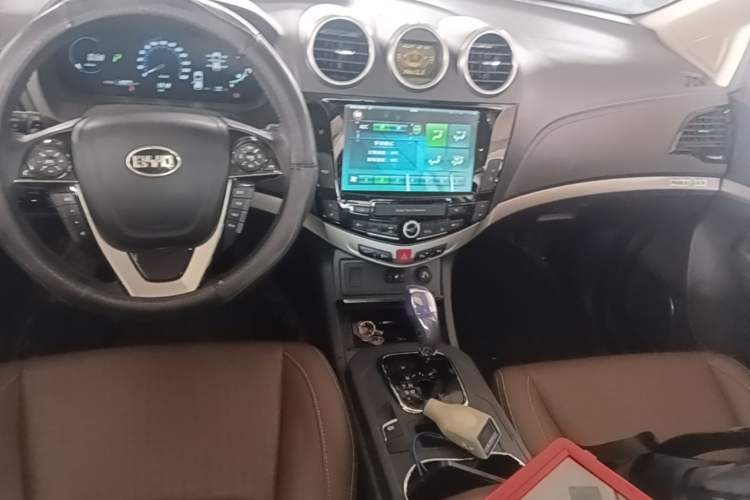 Used BYD S7 2015 2.0T Upgraded Automatic Flagship Version Center Console