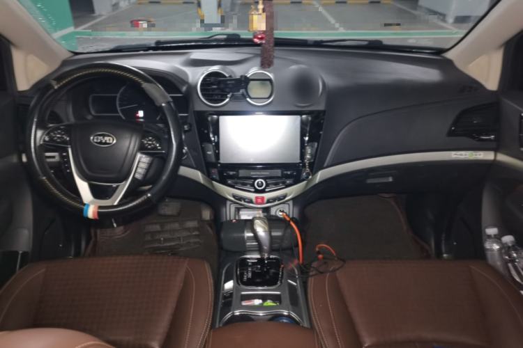 Used BYD S7 2015 2.0T Upgraded Automatic Luxury Version Center Console
