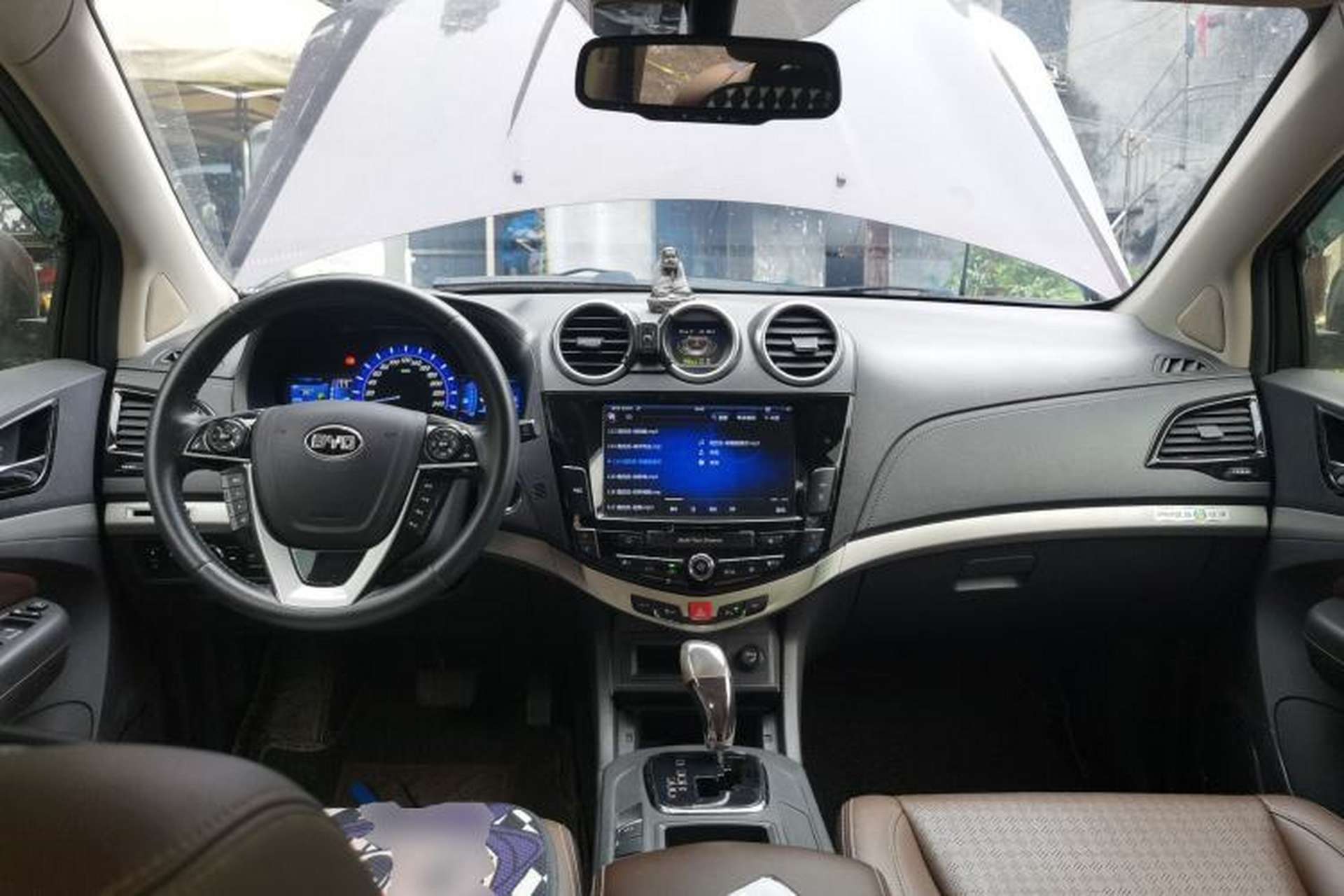 Used BYD S7 2015 2.0T Upgraded Automatic Luxury Version Center Console