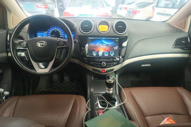 Used BYD S7 2015 1.5T Manual Luxury Model Center Console