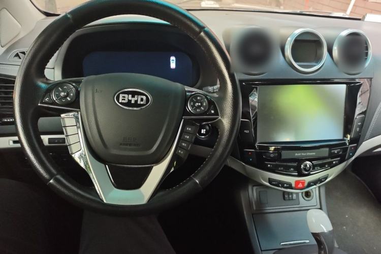 Used BYD S7 2015 2.0T Automatic Flagship Edition Center Console