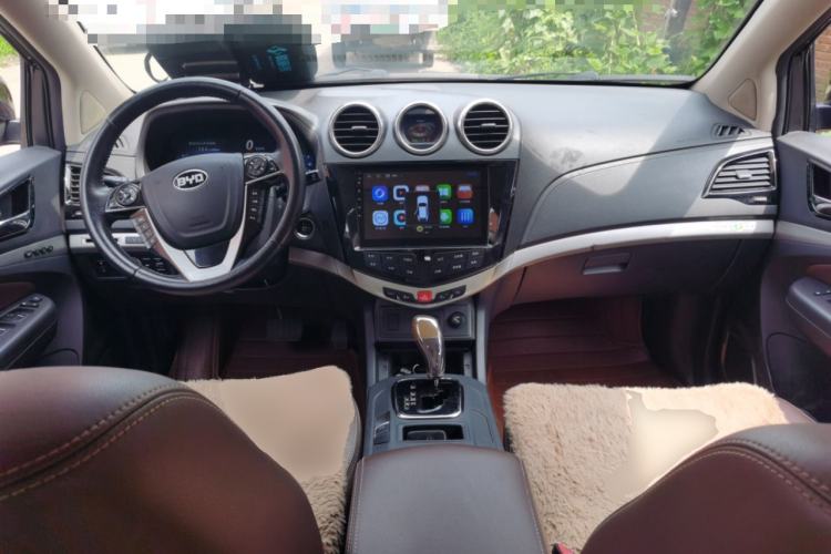 Used BYD S7 2015 2.0T Upgraded Automatic Flagship Version Center Console