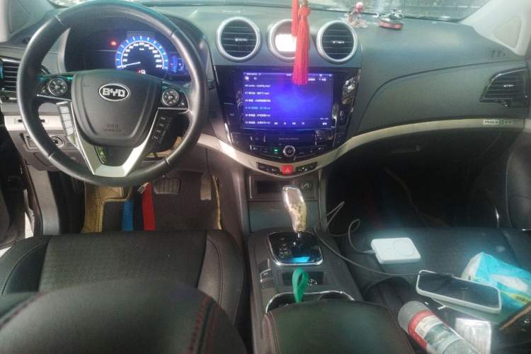 Used BYD S7 2015 2.0T Automatic Prestige Model Center Console